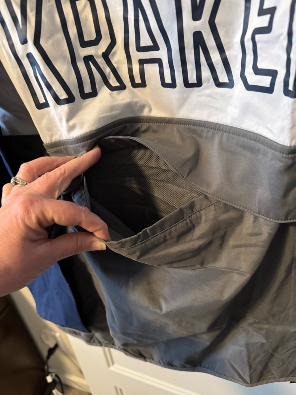 NWT Seattle Kraken Fanatics Navy and Gray NHL Mesh-Lined Windbreaker with hood. - Picture 3 of 5